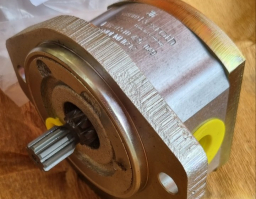 VOE11714654 Gear Pump 6cm3/0.3661IN3
