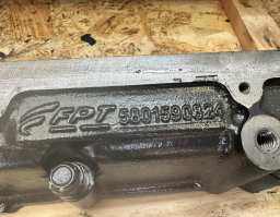 5801623807 5801590324 cylinder head cover